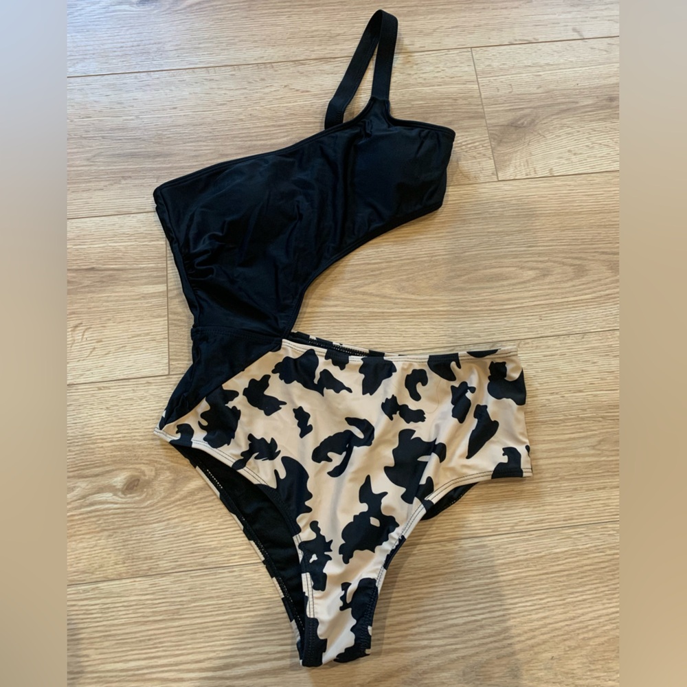 LIKE NEW Pink Lily Black One-Piece Swimsuit with Pink Logo Tag